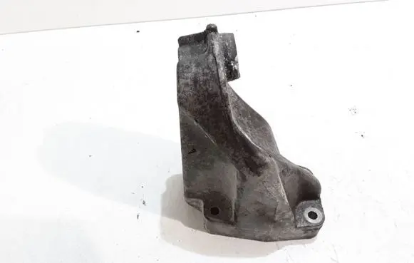 Mercedes-Benz E W212 Engine mounting bracket