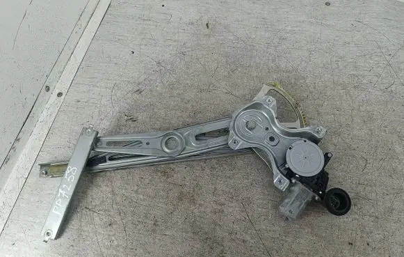 Toyota Yaris Front door window regulator with motor
