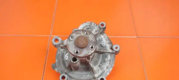 Mercedes-Benz C W204 Water pump 271952