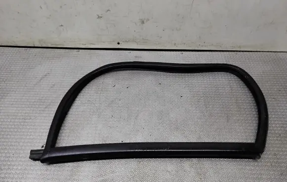 Peugeot Boxer Rubber seal front door window/glass 