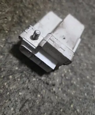 BMW 5 E39 Glow plug pre-heat relay 2247664