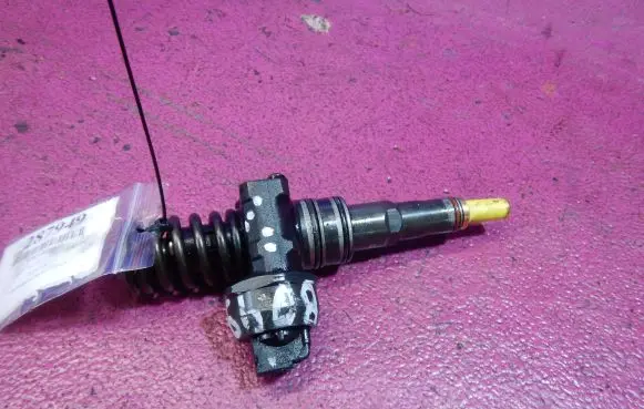 Audi A4 S4 B6 8E 8H Fuel injector 038130073AN