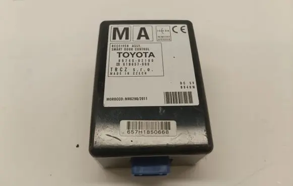 Toyota Auris E180 Door control unit/module 8974002100