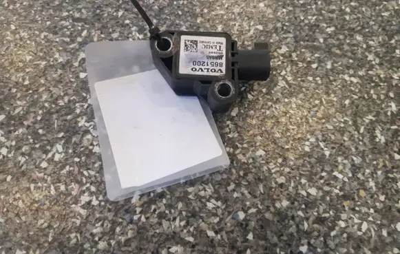 Volvo V50 Airbag deployment crash/impact sensor 8651200