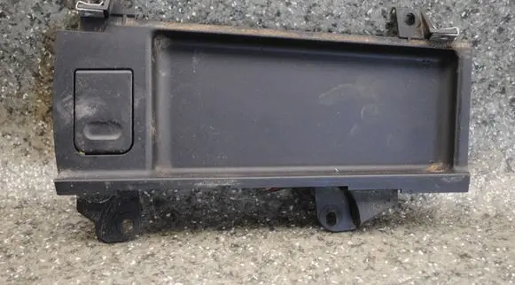 BMW 5 E39 12 V Socket (front) 51168159694