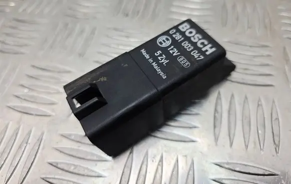 Volvo XC60 Glow plug pre-heat relay 30785663 0281003047