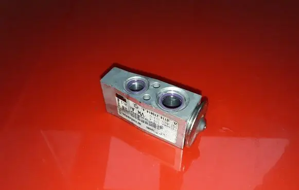 Volkswagen Golf VII Air conditioning (A/C) expansion valve 5Q2820103G NF7608AA436
