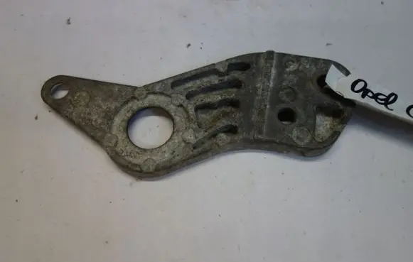 Opel Corsa E Radiator mount bracket 124259737
