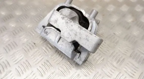 Volkswagen Tiguan Engine mount bracket 5N0199262E