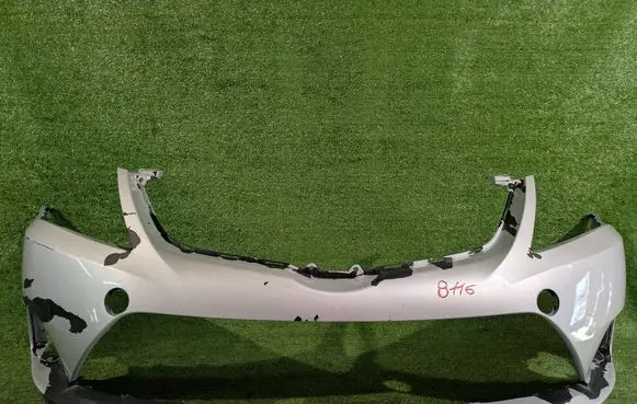 Toyota Avensis T270 Front bumper 