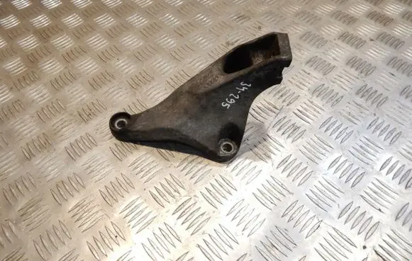 Audi A4 S4 B7 8E 8H Engine mounting bracket 8E0199307 34295