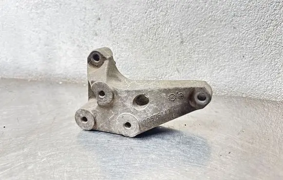 Opel Zafira A Gearbox mounting bracket 90575142 0047620