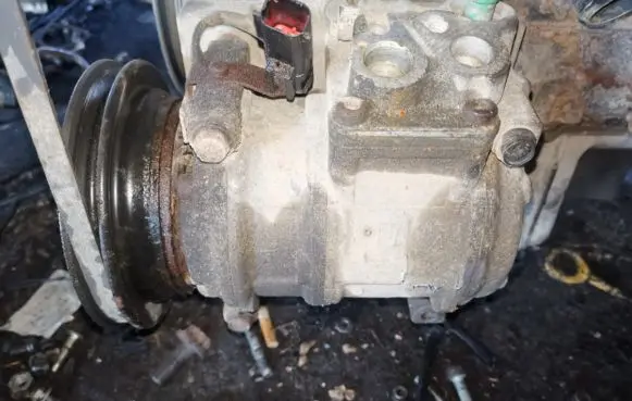 Chrysler Neon I Air conditioning (A/C) compressor (pump)