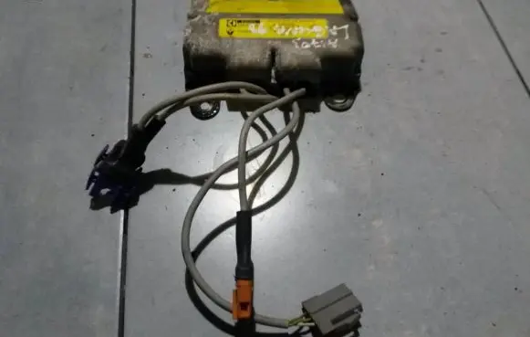 Renault Laguna I Airbag control unit/module 7700840111B