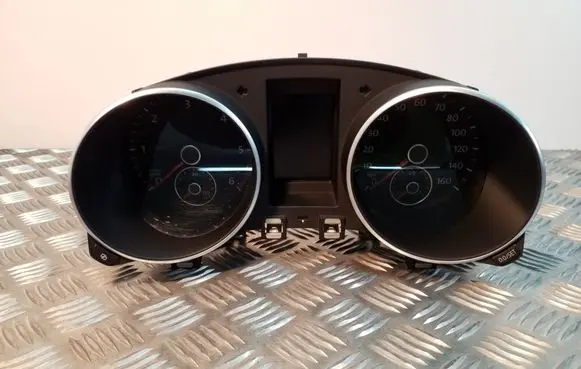 Volkswagen Golf VI Speedometer (instrument cluster) 5K0920960N