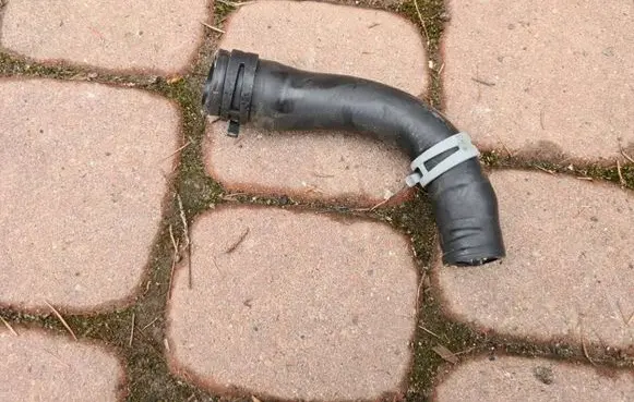 Intake resonator