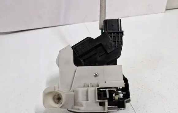 KIA Rio Front door lock 