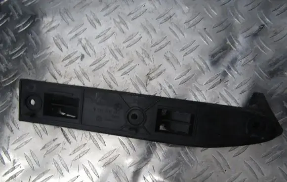 Front bumper mounting bracket