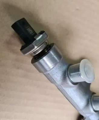 Opel Vivaro Fuel main line pipe 0445214361