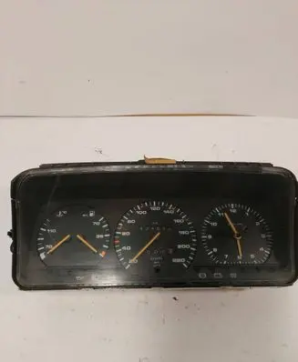 Volkswagen PASSAT B3 Speedometer (instrument cluster) 81117621