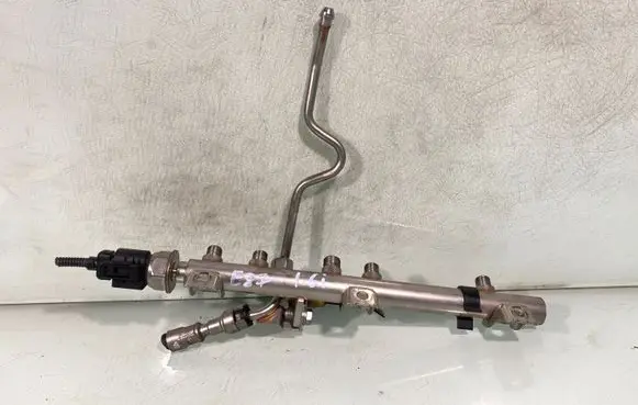 BMW 1 E81 E87 Fuel main line pipe 1353756247403