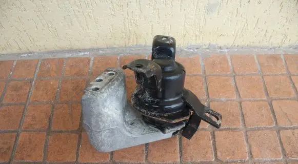 Mitsubishi Outlander Engine mount vacuum valve 