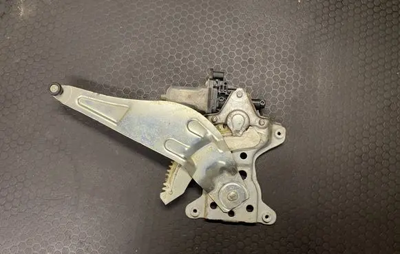 Suzuki Swift I Front door window regulator with motor 8356063J00 2621003400