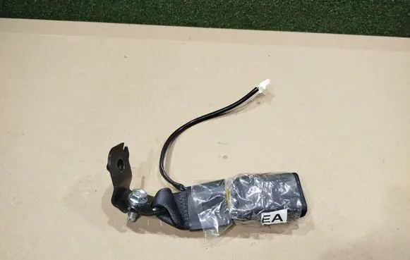 Renault Koleos II Rear seatbelt buckle 