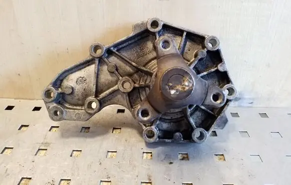 Volvo S40, V40 Water pump