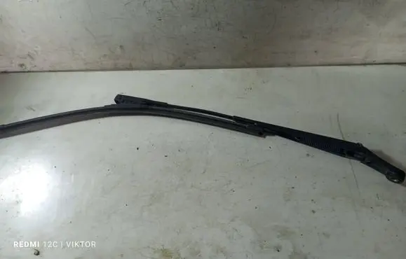Opel Zafira B Front wiper blade arm 13145564