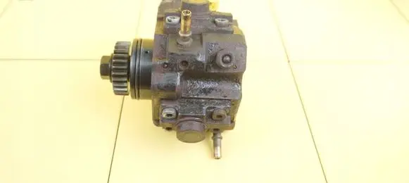 Mercedes-Benz Vito Viano W447 Fuel injection high pressure pump 0445010250 30SP7