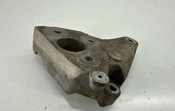 Chrysler Pacifica Gearbox mounting bracket 68470172AA 68224740AA