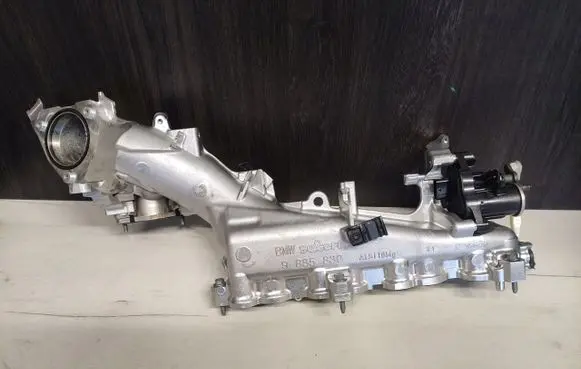 BMW 5 F10 F11 Intake manifold 9885830