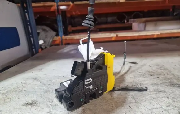 KIA Ceed Front door lock 81320A2410