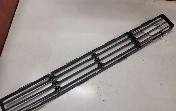 Volkswagen Polo III 6N 6N2 6NF Front bumper lower grill