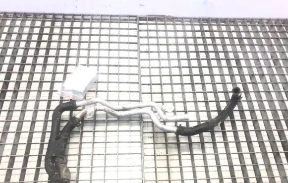 Engine coolant pipe/hose