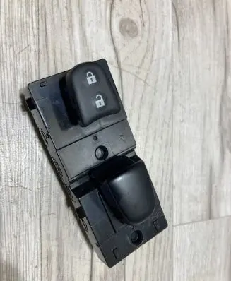 Nissan Micra K14 Electric window control switch 18322SN