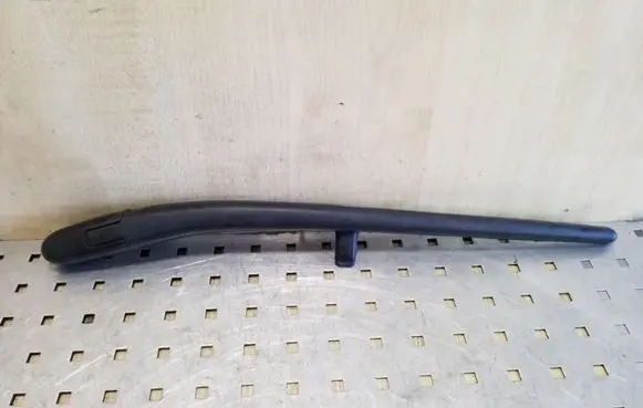 Chevrolet Captiva Rear wiper blade arm