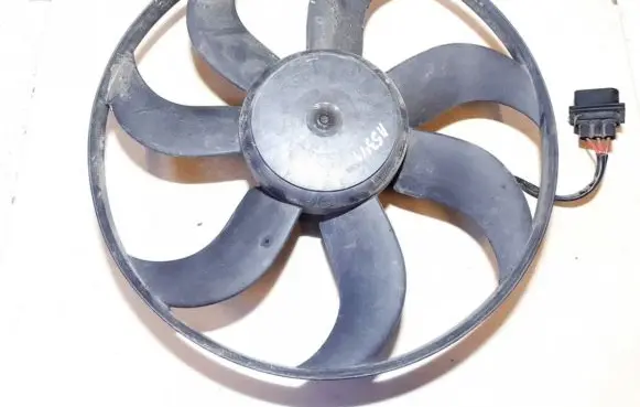 Radiator cooling fan shroud