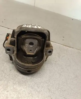Engine mount bracket