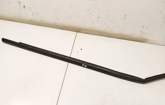 Opel Insignia B Front door glass trim molding 
