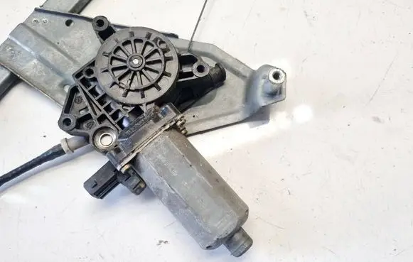 Renault Espace II Front door window regulator motor 0130821631