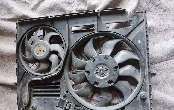 Porsche Cayenne (9PA) Coolant radiator 7L0959465E 0130706202