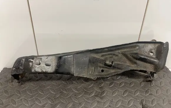 Audi A6 S6 C4 4A Radiator mount bracket 4A0805808