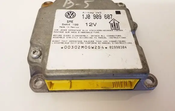 Volkswagen PASSAT B5 Airbag control unit/module 1J0909607