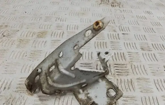 Citroen DS3 Fender mounting bracket
