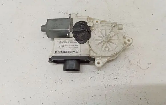 BMW X3 E83 Rear door window regulator motor 69259652