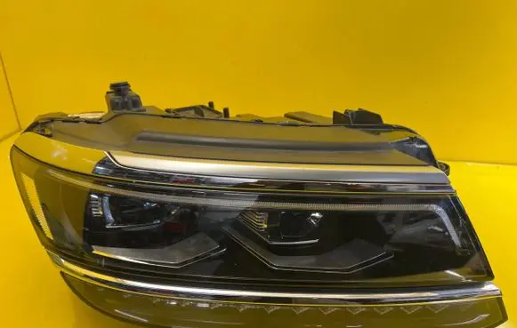 Volkswagen Tiguan Headlight/headlamp 5NB941082D
