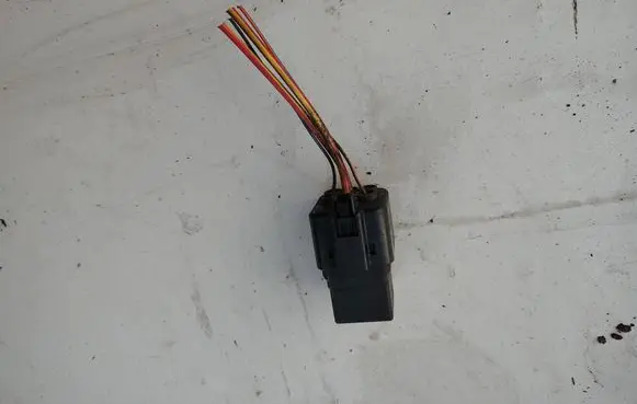 Opel Combo D Coolant fan relay 46520438