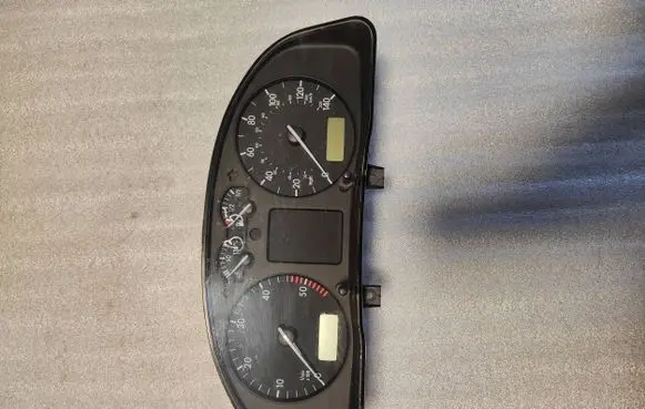 Volkswagen PASSAT B5 Speedometer (instrument cluster) 09051940090